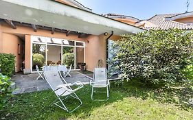 Rododendro Rosso - Happy Rentals