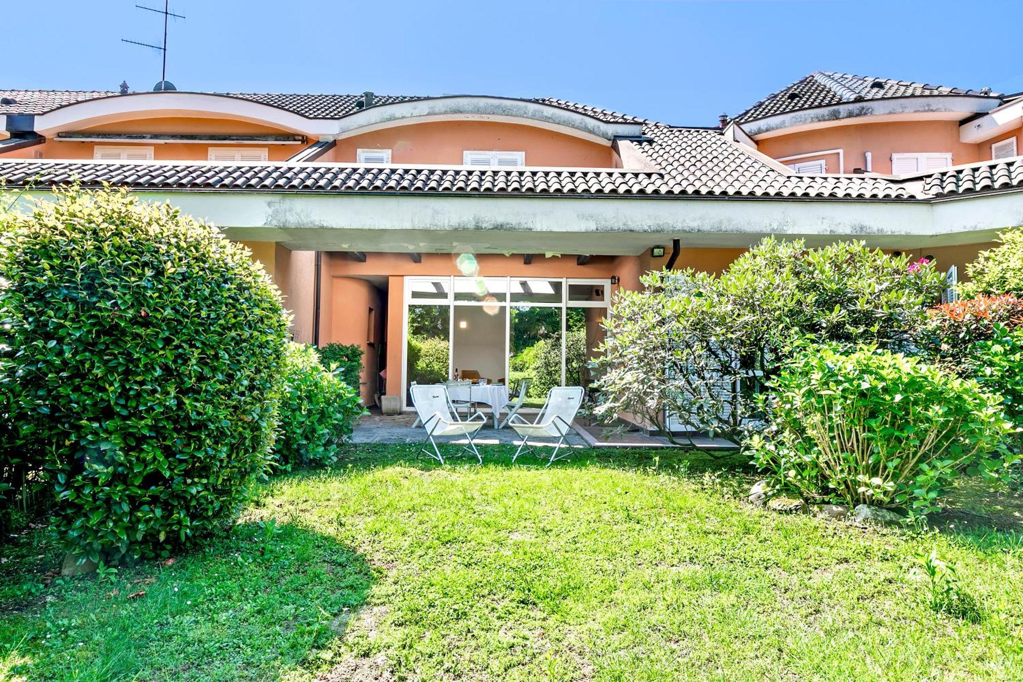 Rododendro Rosso - Happy Rentals Ispra Exterior foto